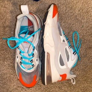 Women’s 270 nike tennis shoes! worn a couple of times.